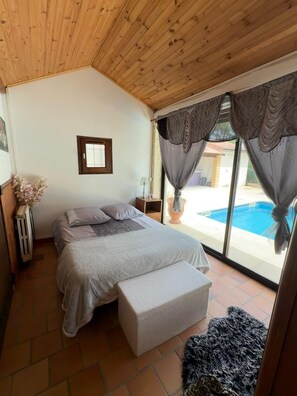 4 bedrooms, iron/ironing board, travel crib, free WiFi