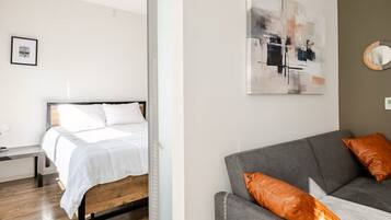 2 bedrooms, in-room safe, desk, iron/ironing board