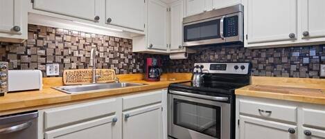 Mikrowelle, Ofen, Herdplatte, Geschirrspüler