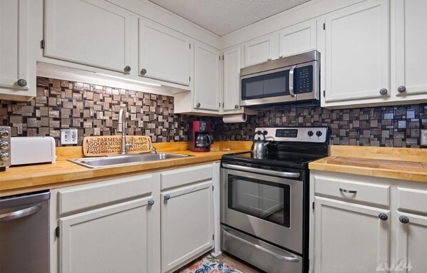 Mikrowelle, Ofen, Herdplatte, Geschirrspüler