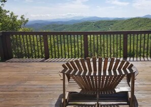 Property grounds - Charming 2-bedroom Condo in Delightful Sugar Mountain with Resort Amenities (Sugar Mountain)