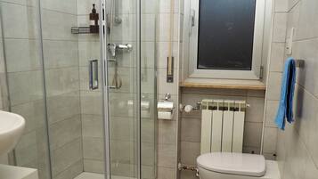 Doccia, asciugacapelli, bidet, asciugamani