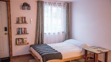 1 bedroom, iron/ironing board, WiFi (free), bed sheets