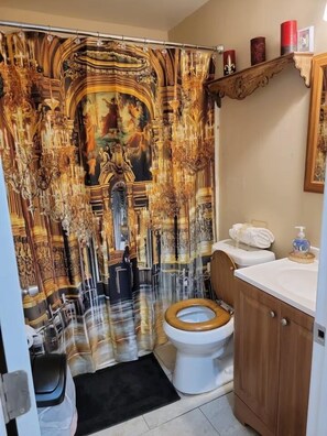 샤워기/욕조 결합, 헤어드라이어, 타월, 비누