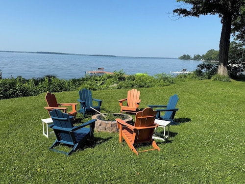 Lakefront Retreat w/ Kayaks, Firepit & Home Office.  Great Ice Fishing!