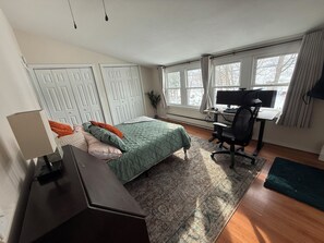 3 habitaciones, escritorio, tabla de planchar con plancha y wifi gratis