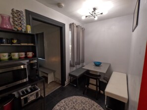 Interior - Charming 2-bedroom house with WiFi, a hot tub and 30 min away from adventure. (So. Salt Lake)