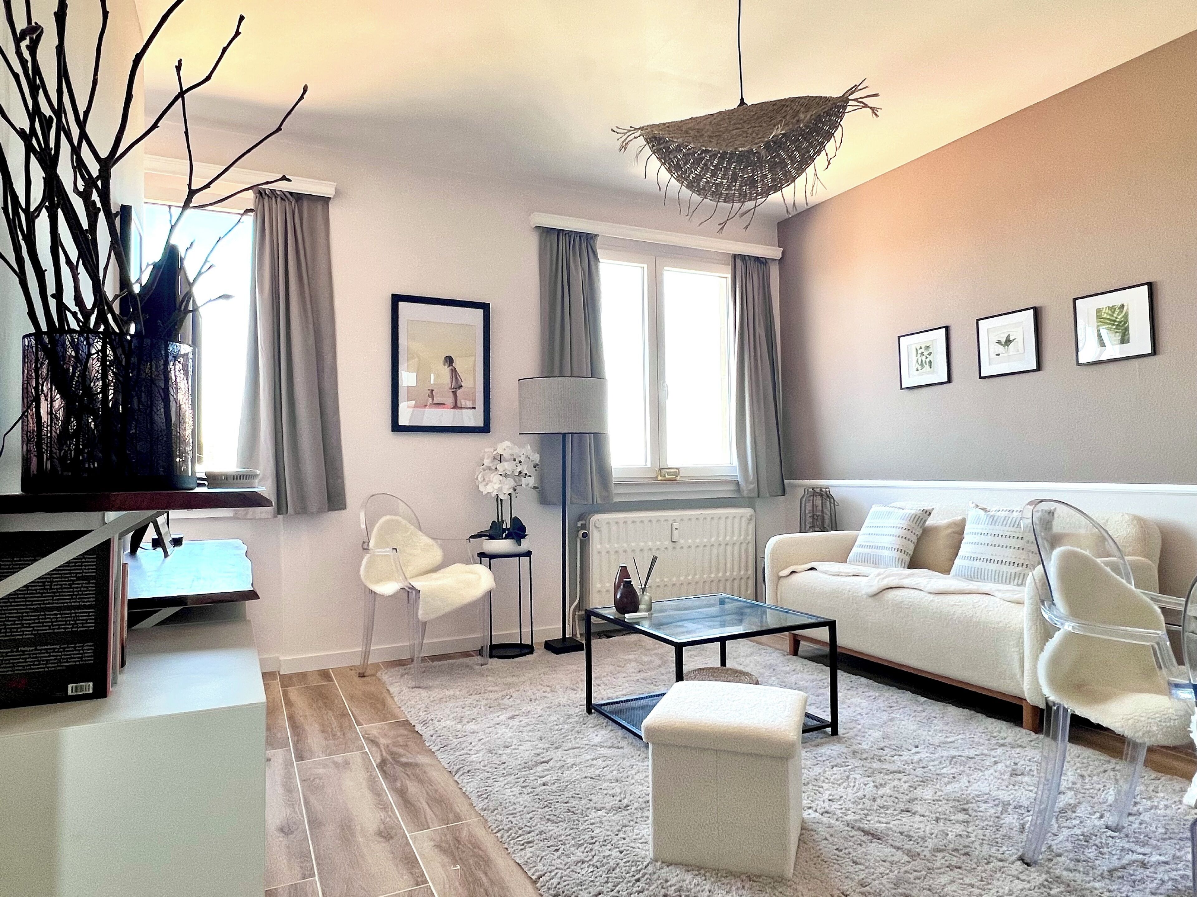 Departamento, vista a la ciudad | Área de sala de estar | Televisión 