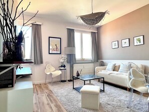 Apartment, Stadtblick | Wohnbereich