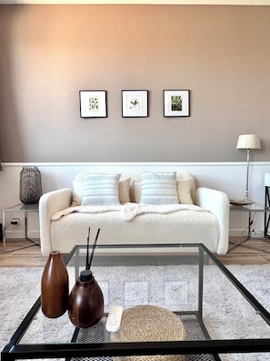 Apartment, Stadtblick | Wohnbereich