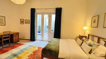 1 habitación, tabla de planchar con plancha, wifi y ropa de cama