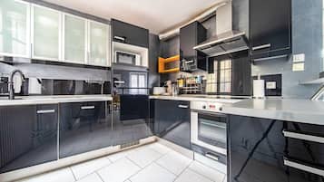 Micro-ondes, four, plaque de cuisson, lave-vaisselle