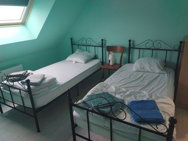 3 bedrooms, iron/ironing board, free WiFi, bed sheets