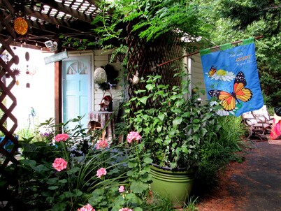 Charming 1-bedroom cottage with WiFi, AC in quaint Pilot Mountain.