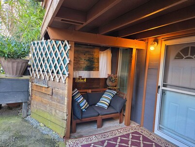 CozyPrivate 7mins>Airport Hottub Front Door Parking EV Charging