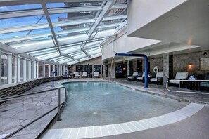 室內泳池、室外泳池