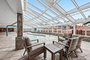 Piscine couverte, piscine extérieure