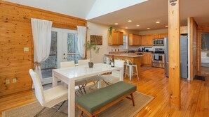 Dining - Deer Haven Cabin, Stunning Mtn Views, Hot Tub+Fire Table+Grill, Game Room, WiFi! (Burnsville)