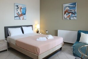 Iron/ironing board, WiFi, bed sheets