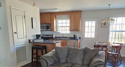 Relax & Unwind at This Charming West Mobile Getaway! 2BR/2BA Guesthouse Retreat!