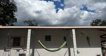 Country house with swimming pool and lake for fishing! Pets welcome! Rest and leisure