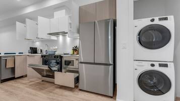 Refrigerador, microondas, horno y parrilla de estufa