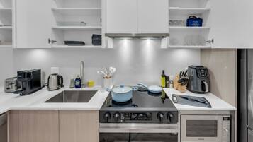 Refrigerador, microondas, horno y parrilla de estufa