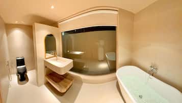 Presidential Suite, Private Pool, Desert view | Bathroom | Separate bathtub and shower, slippers, towels, soap