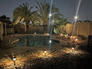 Outdoor pool - Charming 3-bedroom house with Pool, WiFi and AC in amazing Mesa (Mesa)
