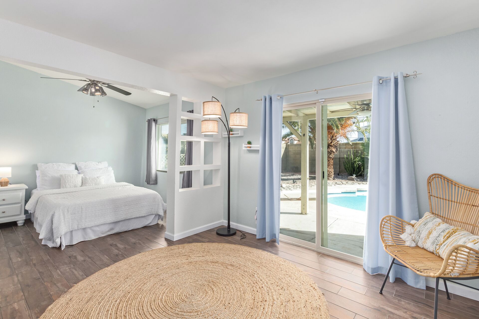 3 Schlafzimmer, Schreibtisch, Bügeleisen/Bügelbrett, Reisekinderbett