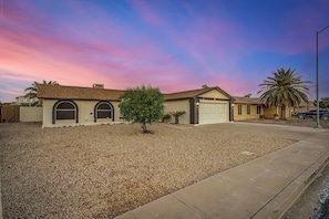Exterior - Charming 3-bedroom house with Pool, WiFi and AC in amazing Mesa (Mesa)
