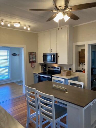 Renovated Historic POC Bayhouse!