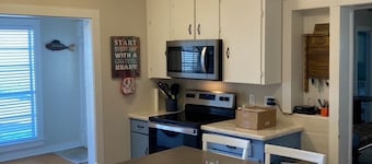Renovated Historic POC Bayhouse!