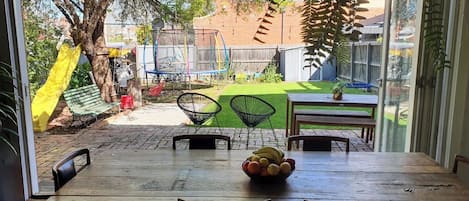 تناول الطعام بالخارج