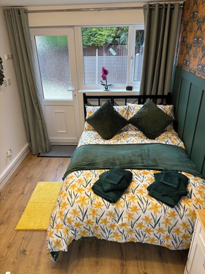 1 slaapkamer, een bureau, gratis wifi, beddengoed