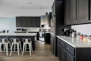 Private kitchen - Pickleball HotTub MiniGolf with Downtown FW Views! (Fort Worth)