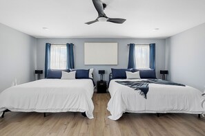 5 bedrooms, iron/ironing board, WiFi, bed sheets - Pickleball HotTub MiniGolf with Downtown FW Views! (Fort Worth)