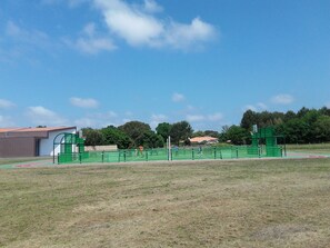 Sport court - Handicap-accessible cottage with private heated pool (Léon)