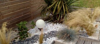 Handicap-accessible cottage with private heated pool