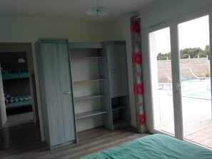 2 bedrooms, bed sheets, wheelchair access