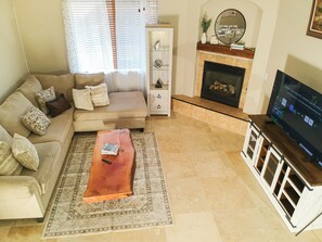 Smart TV, fireplace, DVD player - Grand Canyon-Rt 66-Bearizona- Golf Course-Charming 3bed 2bath house in Williams (Williams)
