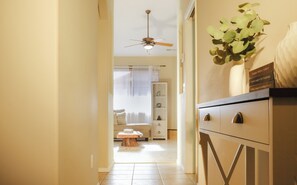 Interior - Grand Canyon-Rt 66-Bearizona- Golf Course-Charming 3bed 2bath house in Williams (Williams)