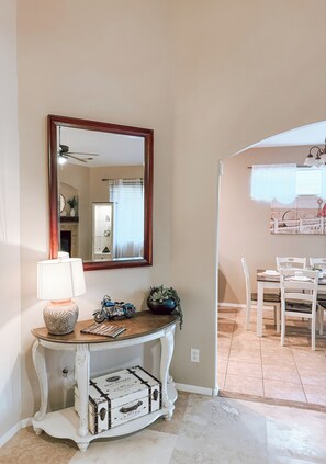 Interior - Grand Canyon-Rt 66-Bearizona- Golf Course-Charming 3bed 2bath house in Williams (Williams)