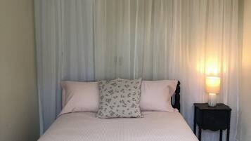 1 slaapkamer, een strijkplank/strijkijzer, wifi, beddengoed