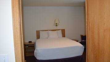 1 slaapkamer, een strijkplank/strijkijzer, wifi, beddengoed