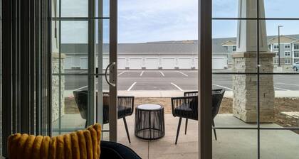 Cozy Lux Haven Whitestown