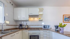 House, 3 Bedrooms, Terrace | Private kitchen - Global Living Park - By Global Rental Holidays 7979 (Salou)