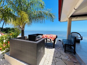 Outdoor dining - FARE HIRO BUNGALOW 1 SEASIDE (Moorea-Maiao)
