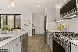 Mikrowelle, Ofen, Herdplatte, Geschirrspüler