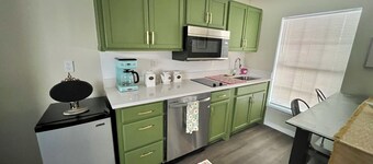 Enjoy comfort and privacy at La Suite Picasso –Your retreat in Deltona